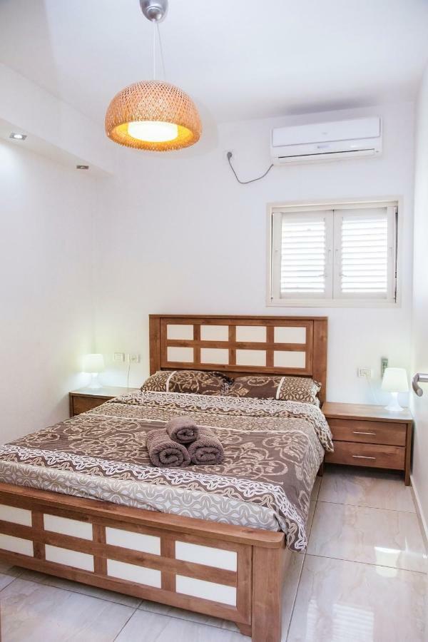 Apartments4You Dinara Bat Yam Exteriör bild