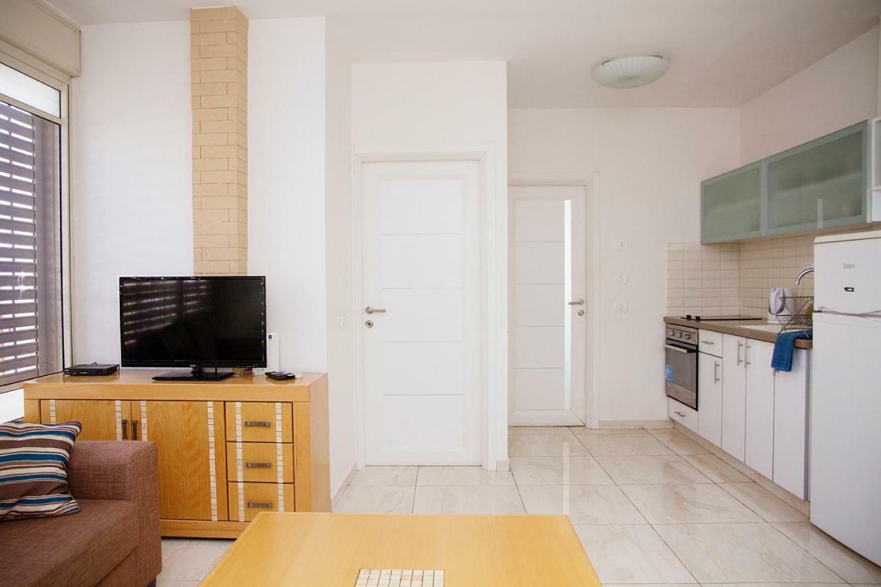 Apartments4You Dinara Bat Yam Exteriör bild