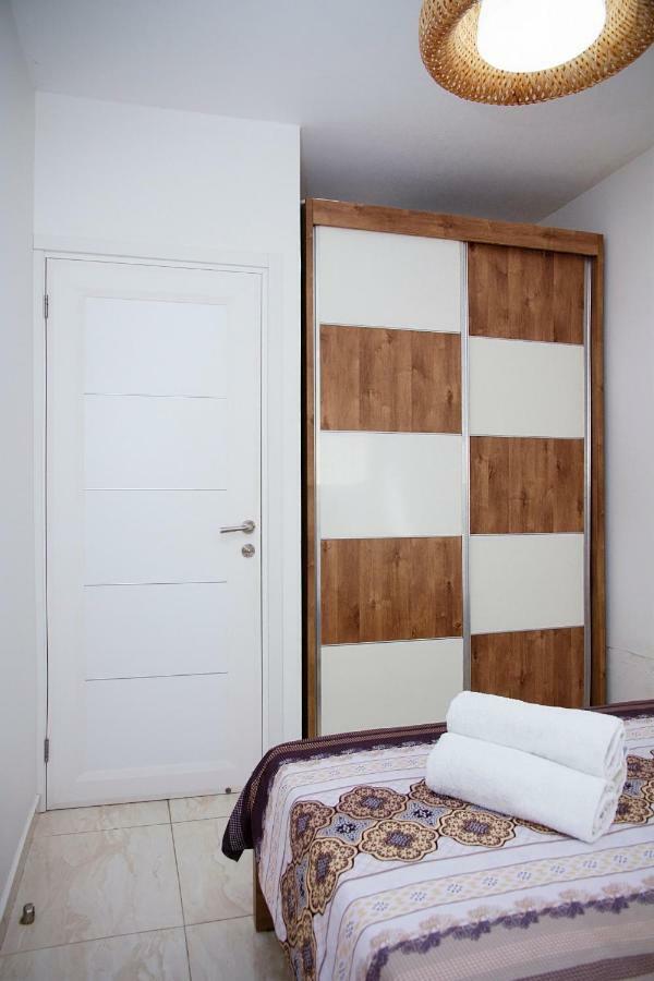 Apartments4You Dinara Bat Yam Exteriör bild