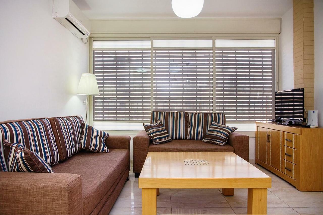 Apartments4You Dinara Bat Yam Exteriör bild
